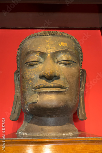 Canvas Print Old ancient Buddha statue on display in a museum in Thailand.
