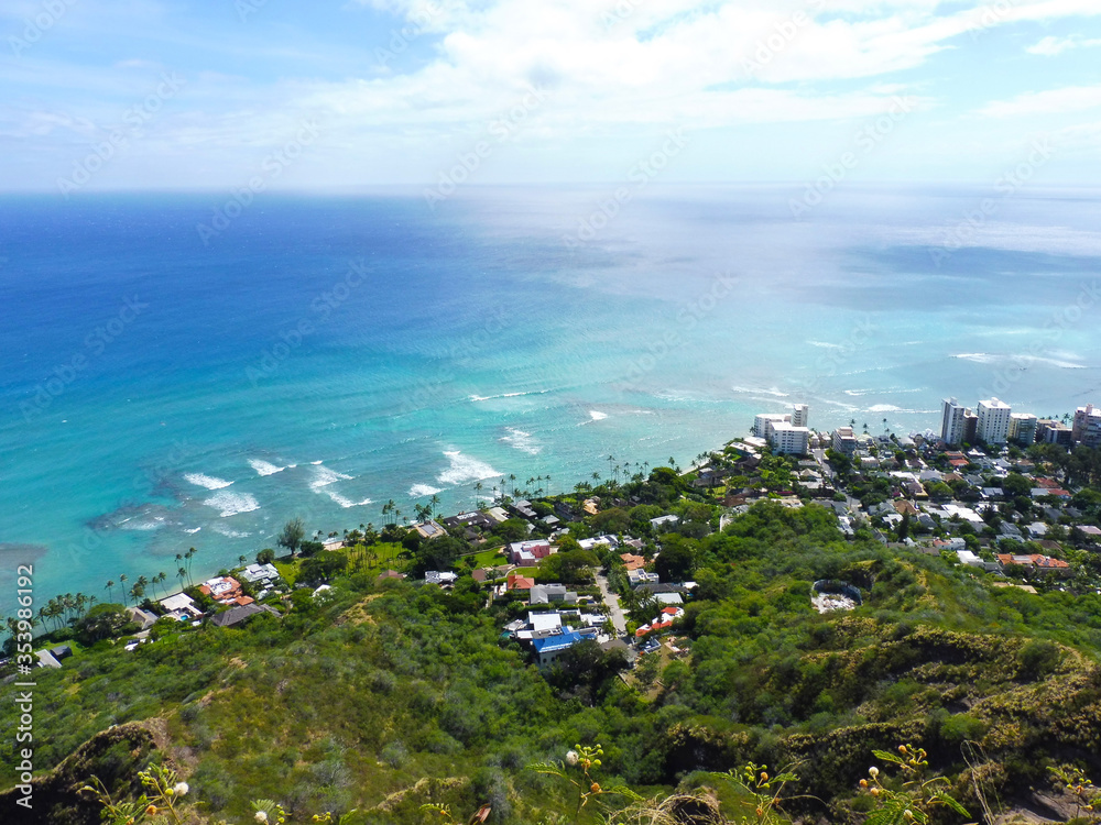 Obraz premium ハワイ、ダイヤモンドヘッドから見た街