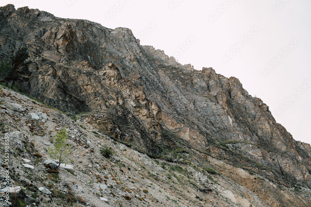 A rocky mountain with sky