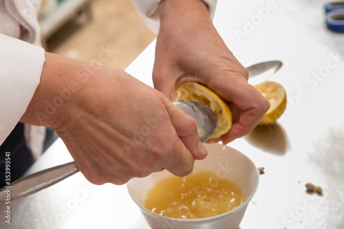 How to squeeze the juice from lemon.