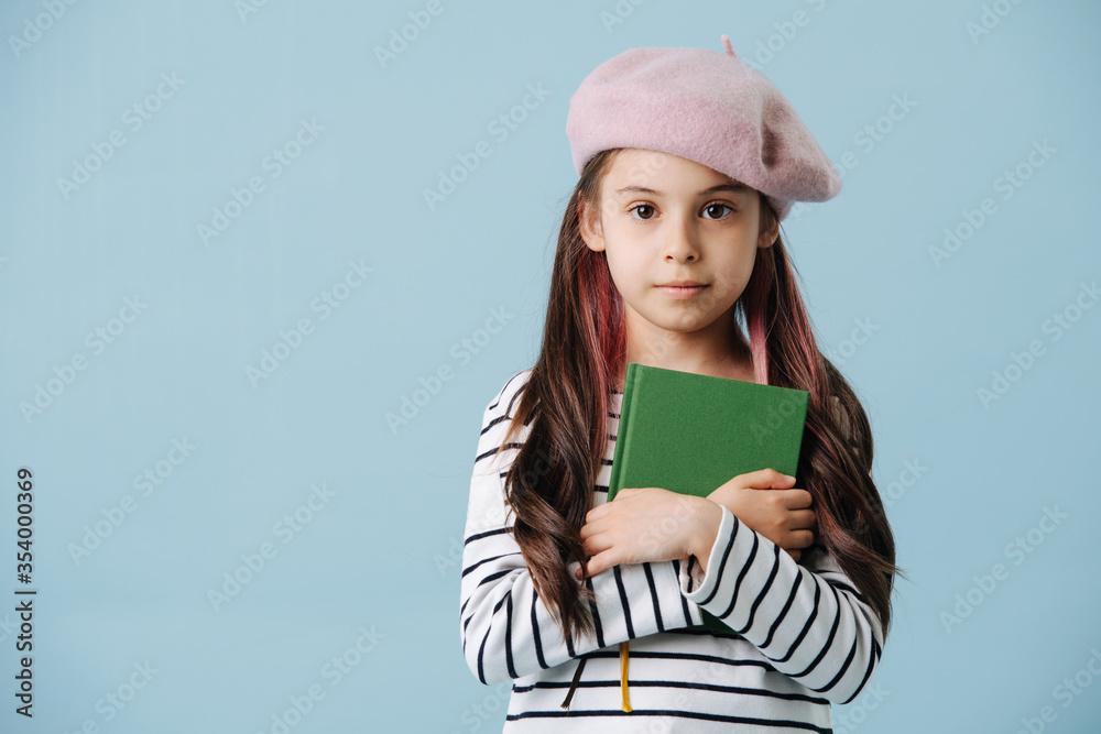 11,000 en la categoría «Child beret» de fotos e imágenes de stock libres de  regalías
