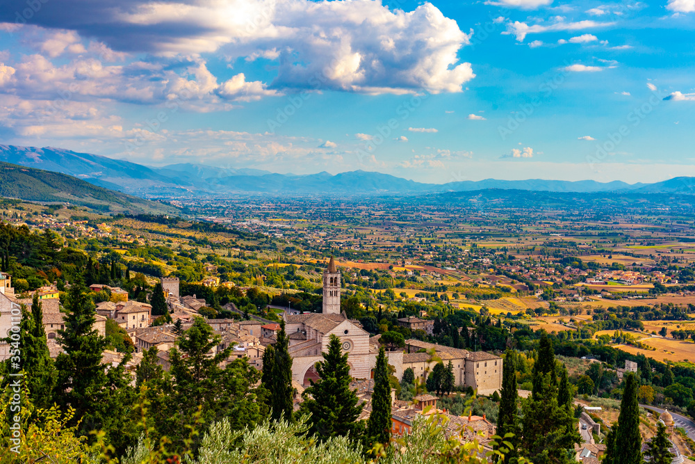 Scorcio della città di Assisi e della Piana di Spoleto, Umbria, Italia