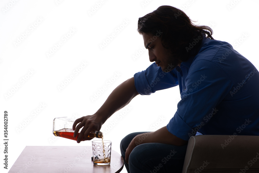 Obraz premium Young man suffering from alcoholism