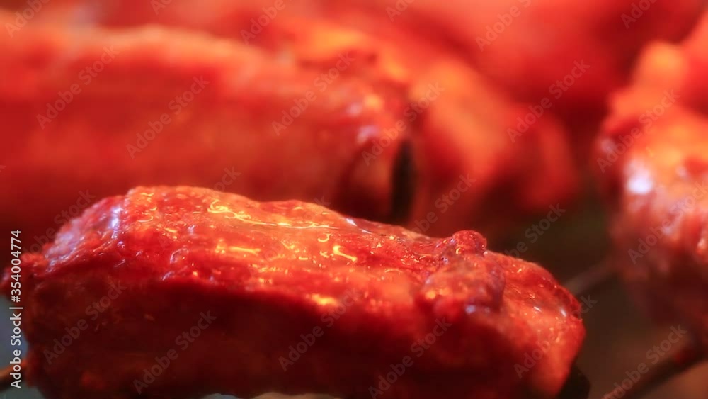 Roast pork in a hot pot, glass jar , Set the temperature from 100-250 degrees celsius, to be polite, body fat. Roast pork in a hot pot, glass jar , Set the temperature from 100-250 degrees celsius, to be polite, body fat.