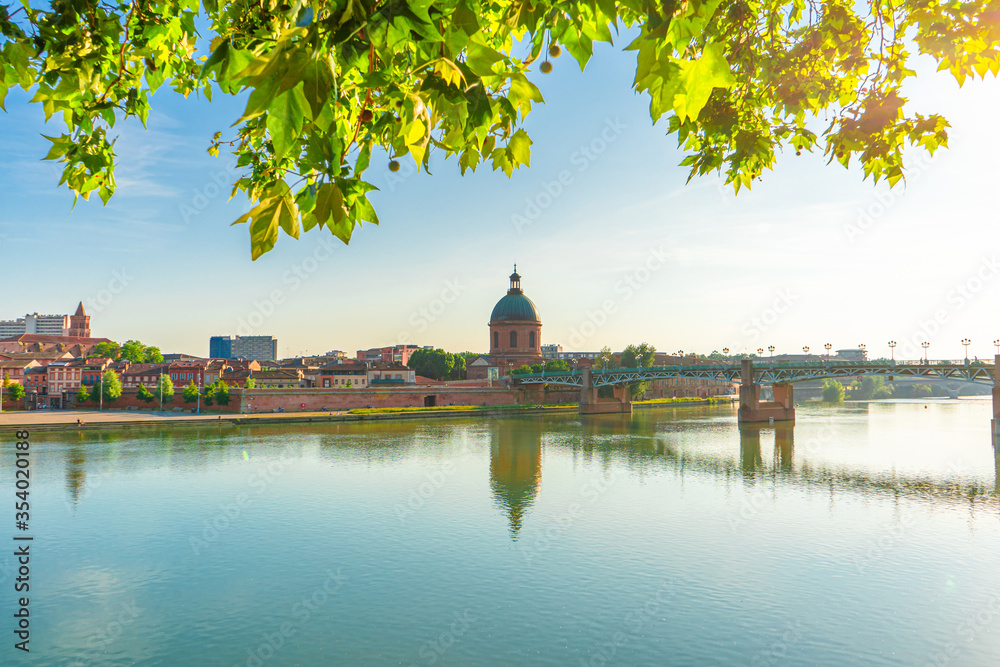 Toulouse, river Haute-Garonne, Midi Pyrenees, southern France. Toulouse, river Haute-Garonne, Midi Pyrenees, southern France.