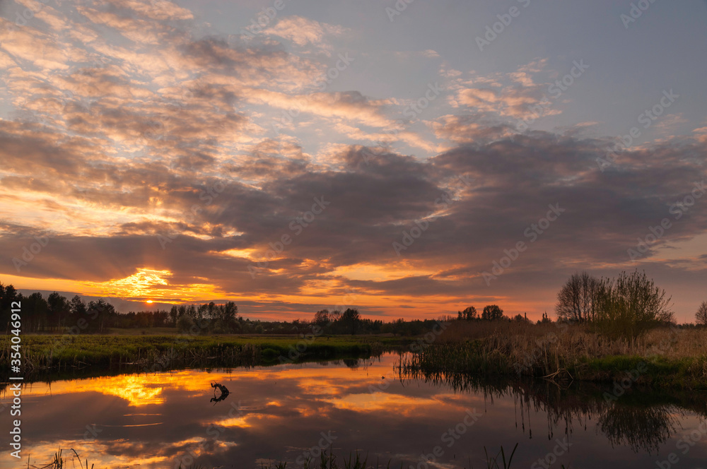 Obraz premium zachód słońca nad wartą