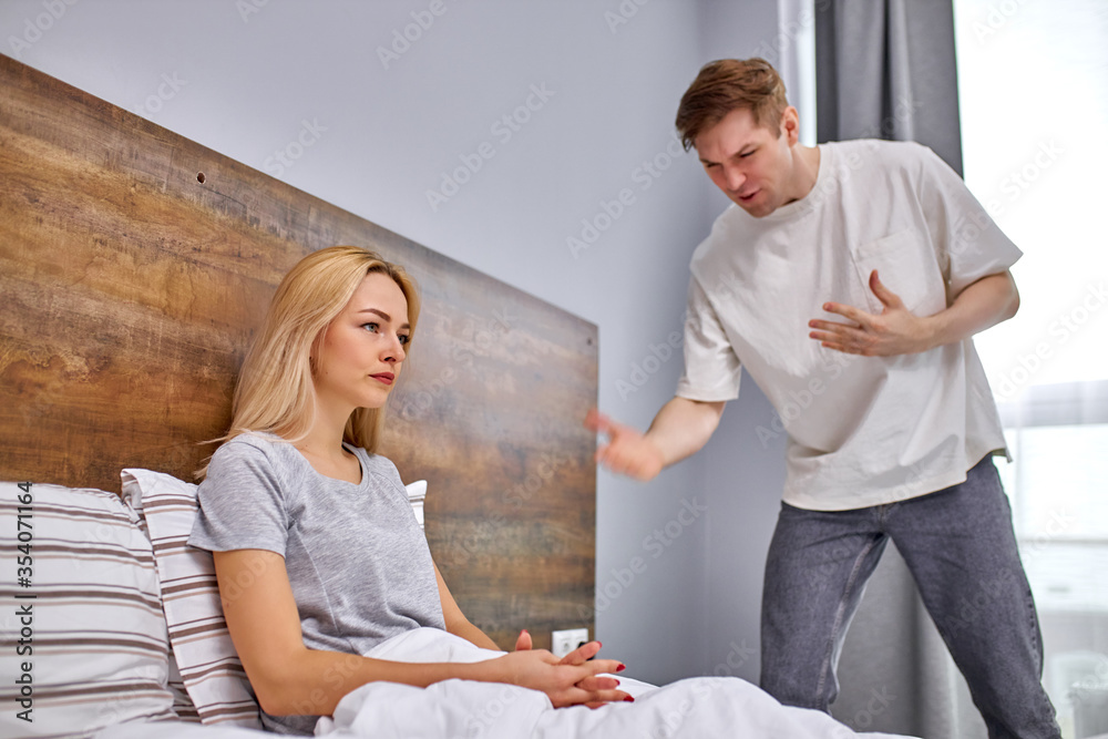 Obraz premium wife is offended by her husband, she is tired of her husband's tantrums. beautiful caucasian couple have problems in their relationships