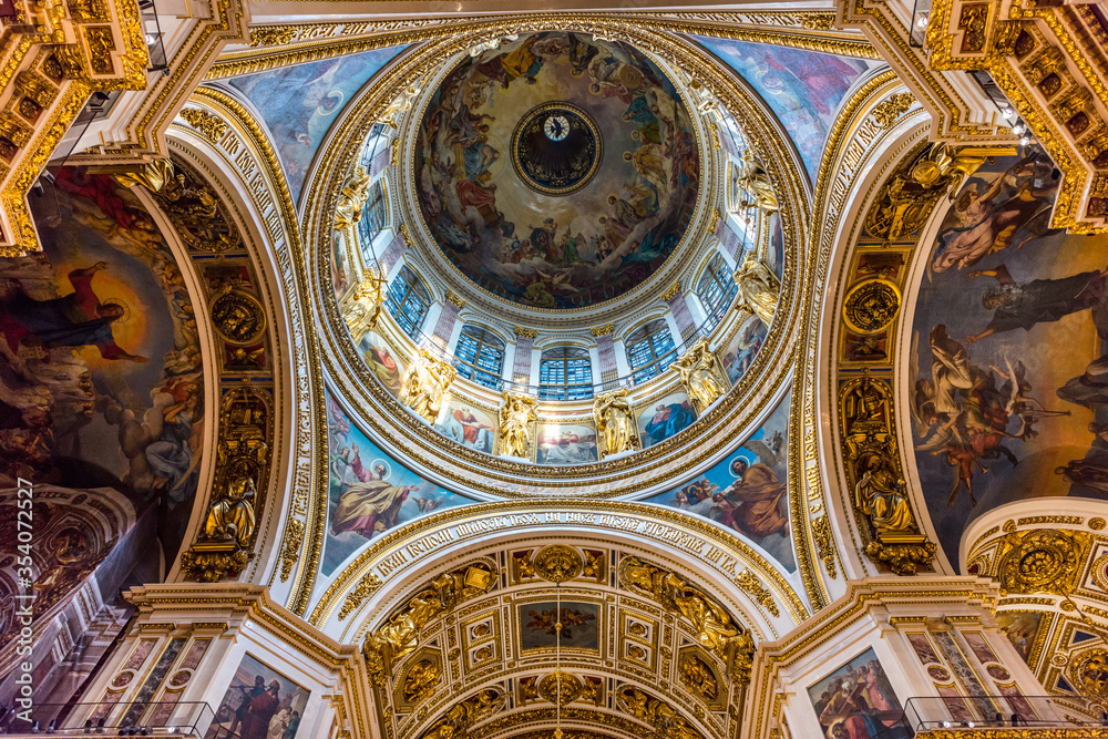 Interiors of Saint Isaac’s Cathedral (or Isaakievskiy Sobor), one of the most important neoclassical monuments of Russian architecture,near the Hermitage Museum in Saint Petersburg, Russia.