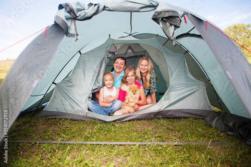 Obraz na płótnie Family in a tent