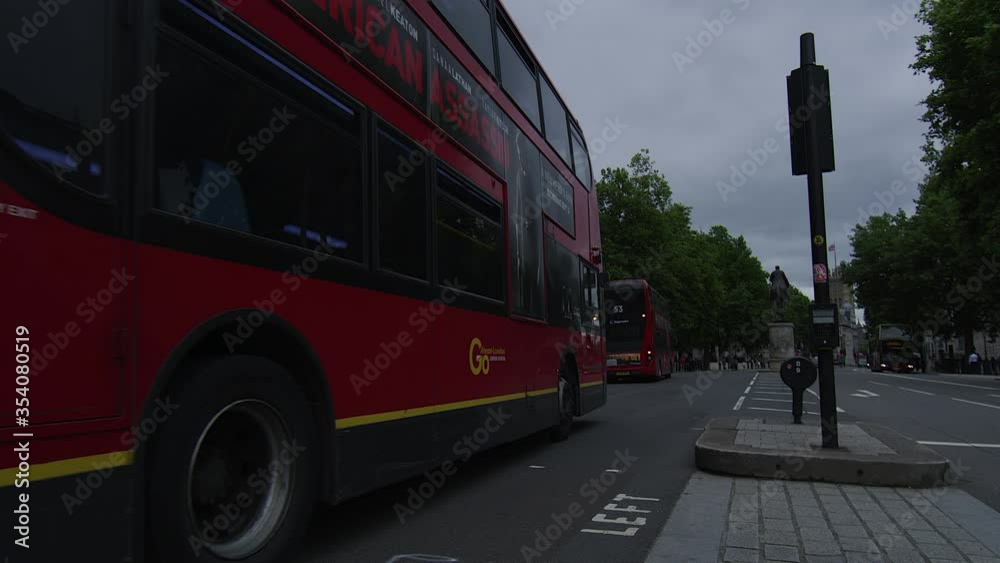 London cityscape panning shot of red bus with RED Helium 8K and 18m lens