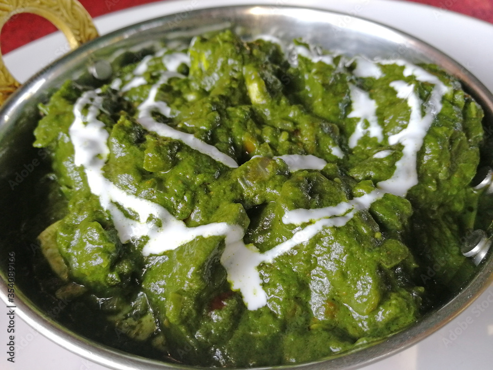 Indian vegetarian dish of paneer cheese in a thick paste of mashed