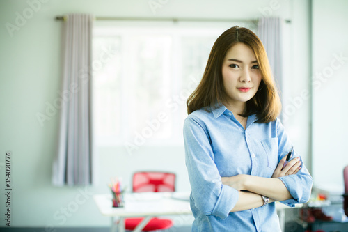 beautiful business woman in the office Free Download beautiful business woman in the office - GFXLoad