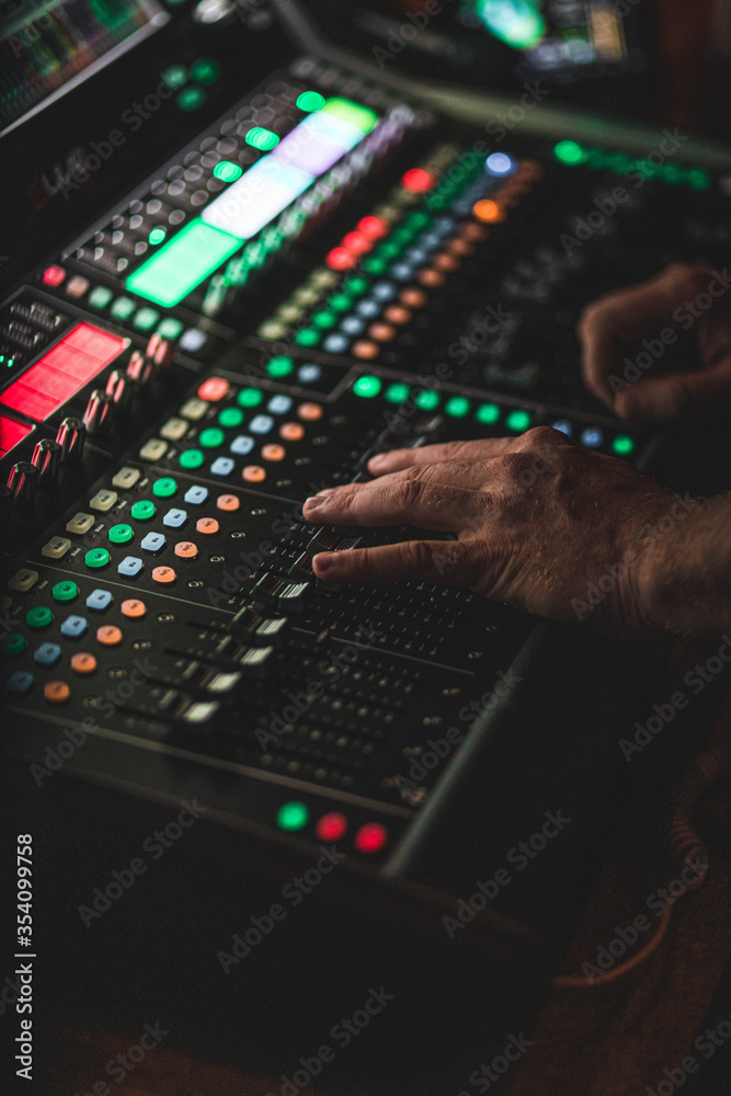 sound mixer console