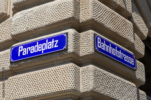 Zürich, Strassenschilder Paradeplatz und Bahnhofstrasse