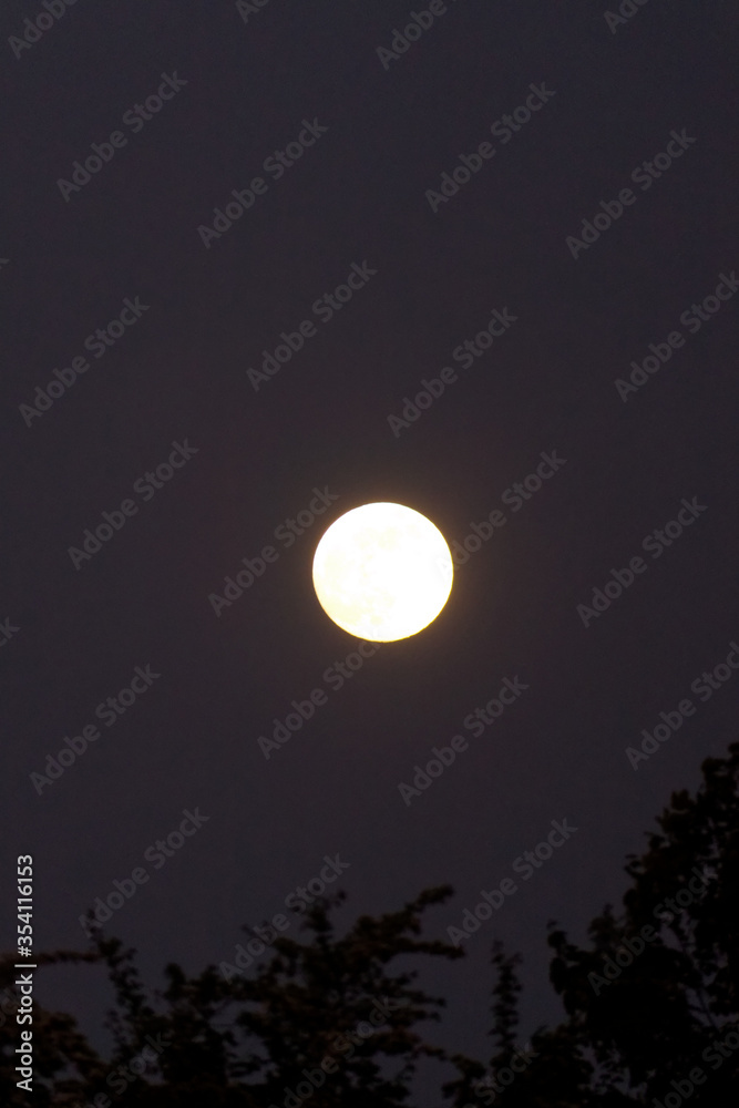 Pleine lune dans le département du Pas-de-Calais - france Pleine lune dans le département du Pas-de-Calais - france