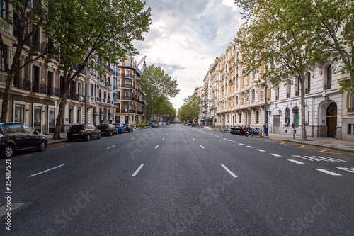 Calle vacía de Madrid en hora punta debido al coronavirus