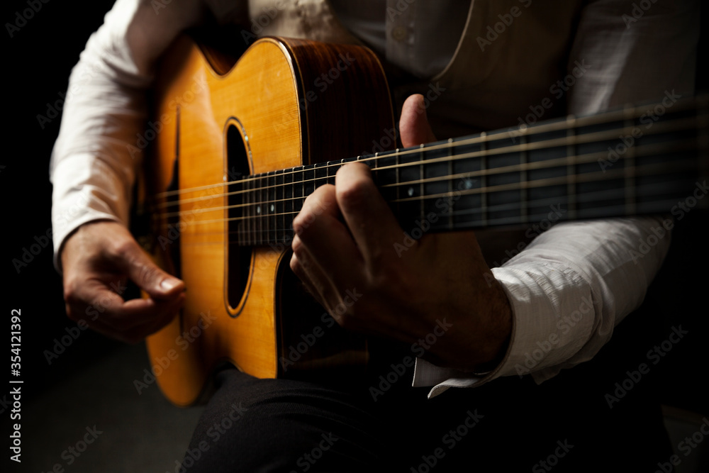 Fototapeta premium man playing guitar