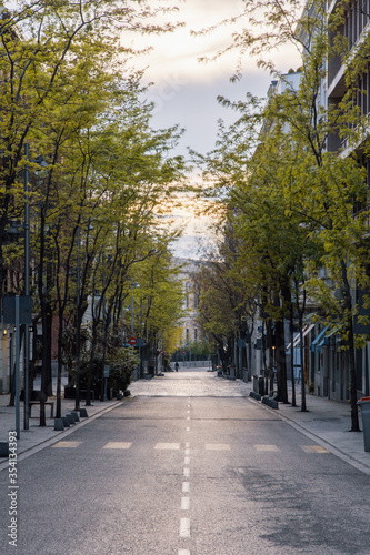 Calle de Madrid vac  a debido a la crisis del coronavirus en Espa  a