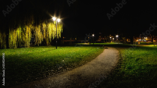 Park nocą  © Grzegorz Komendarek