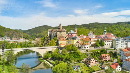 Fotografiet Panoramic view of Loket castle and bridge over the river Ohri , Czech Republic
