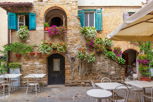 Fototapeta Naklejka Na Ścianę i Meble -  Empty cafe in Italy.