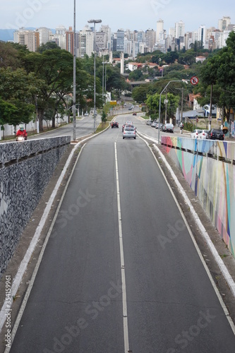 Sao Paulo/Brazil: streetview, viaduct topview © Caio