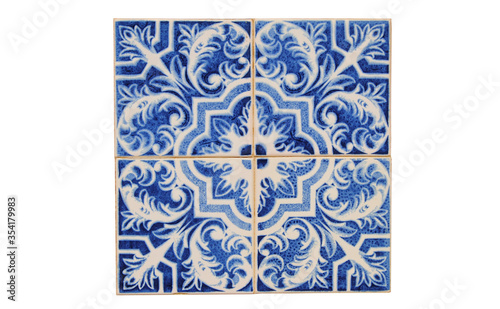 Padrão de azulejos tradicionais em cores azuis e branco de fabrico português photo