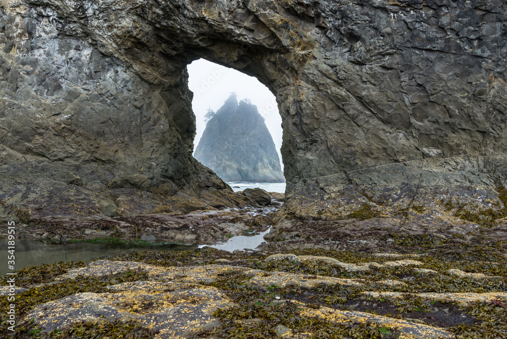 Hole-in-the-wall at Rialto Beach in Olympic National Park, Washington, USA