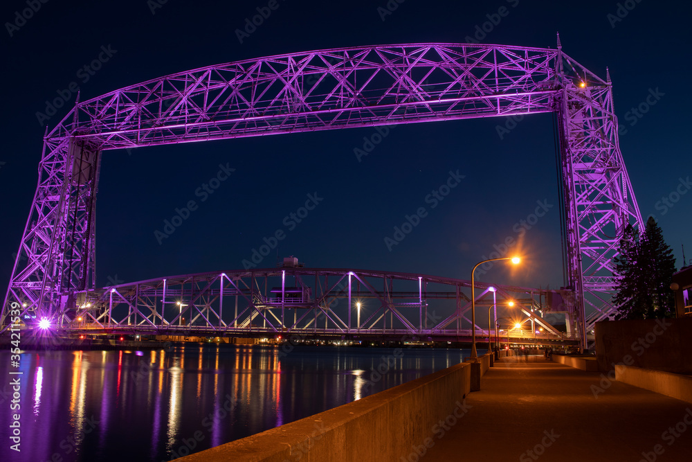 Fototapeta premium Duluth Bridge Lit Purple for Covid-19