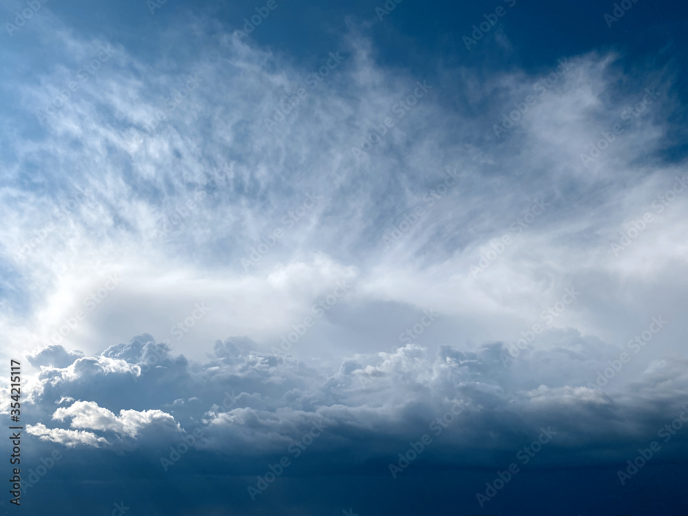 Naklejka premium Dramatic sky with clouds as a background