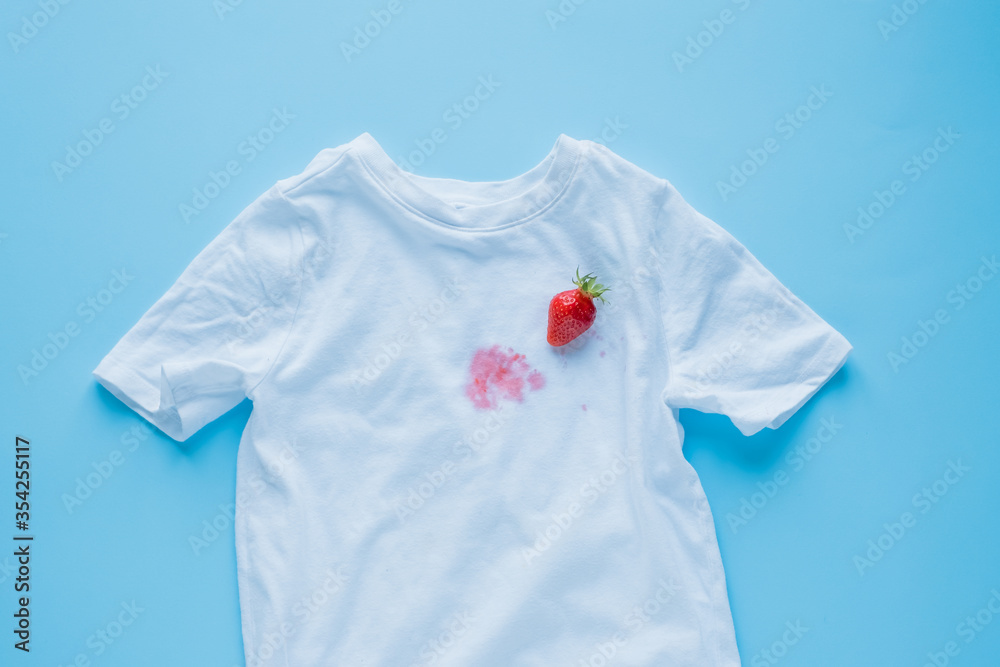 Dirty strawberry stain on fabric from accidents in everyday life. The concept of cleaning stains on clothes. Means of cleaning stains. Isolated on a blue background
Dirty strawberry stain on fabric from accidents in everyday life. The concept of cleaning stains on clothes. Means of cleaning stains. Isolated on a blue background
