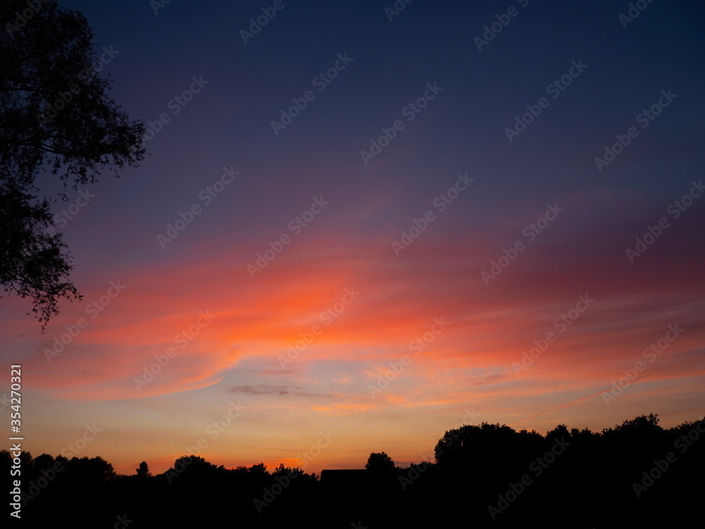 SUN SETS SUN SETS