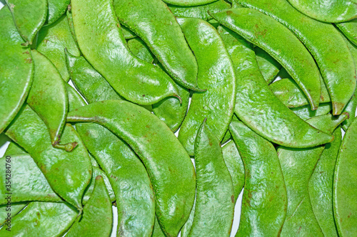 Foto Heap of fresh Jack bean or Canavalia gladiata for sale in market.