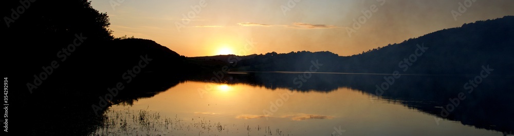 Lac de filheit -paysage Ariège silhouette