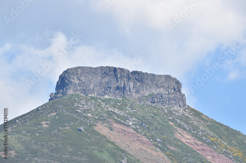 Fototapeta Naklejka Na Ścianę i Meble -  Puero de montaña de Piedras luengas en Cantabria