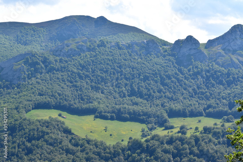 Fototapeta Naklejka Na Ścianę i Meble -  Puero de montaña de Piedras luengas en Cantabria