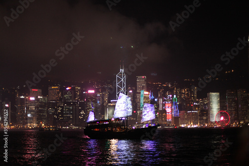 Paisaje urbano de noche en Hong Kong