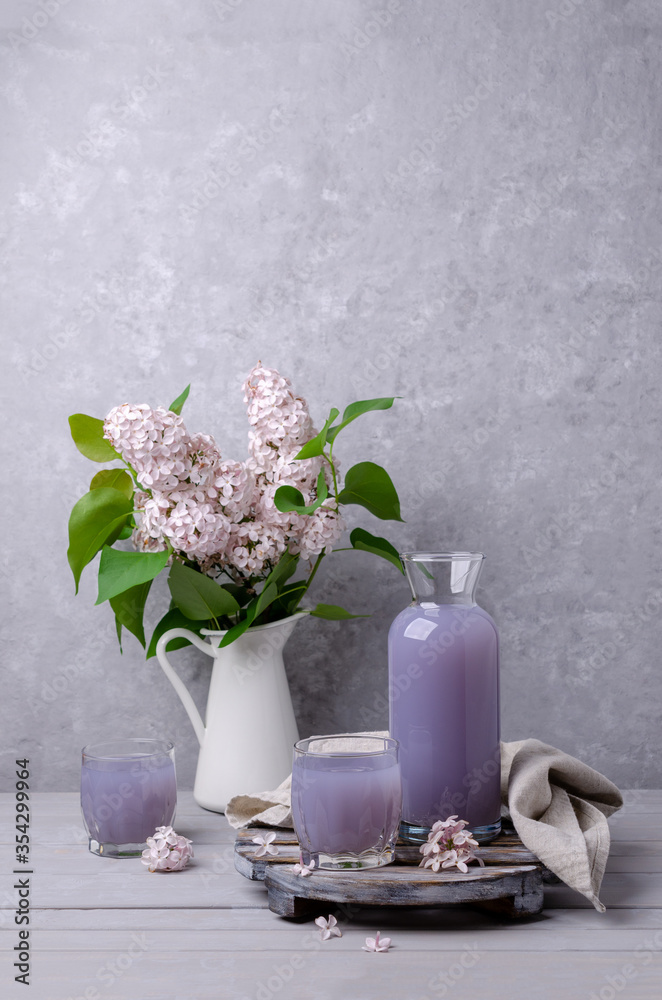 Fototapeta premium Lilac drink in a glass