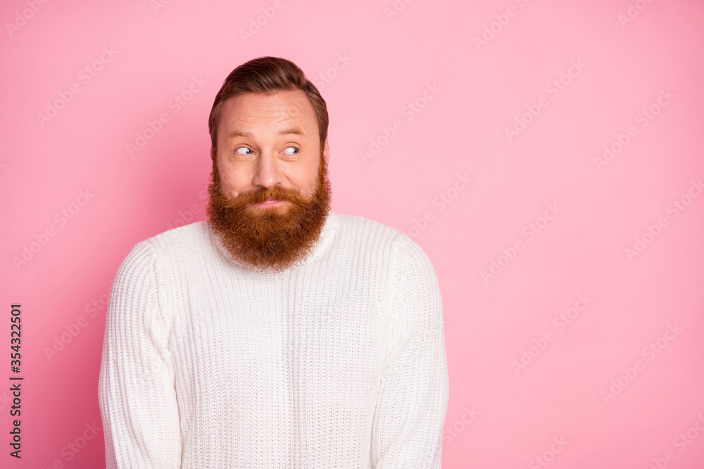 Obraz premium Portrait of shy modest attractive guy want meet communicate with group of cool people shrug shoulders look inspired copyspace wear fall jumper isolated over pastel color background