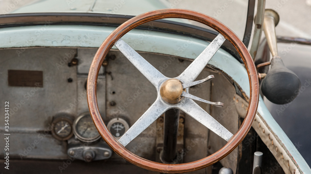 Old wooden steering wheel and metal of an old Italian car