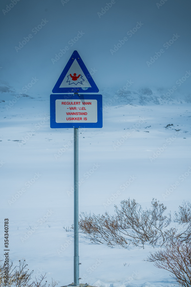 Norweski znak ostrzegawczy specjalnego przeznaczenia Uwaga na pokrywę lodową - obrazy, fototapety, plakaty 