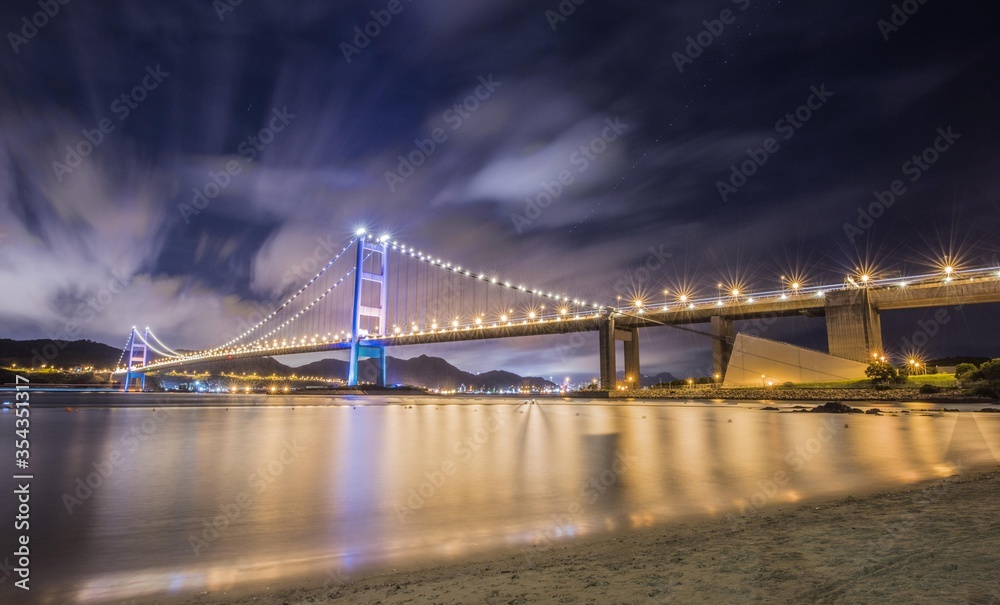 Obraz premium night view of the bridge