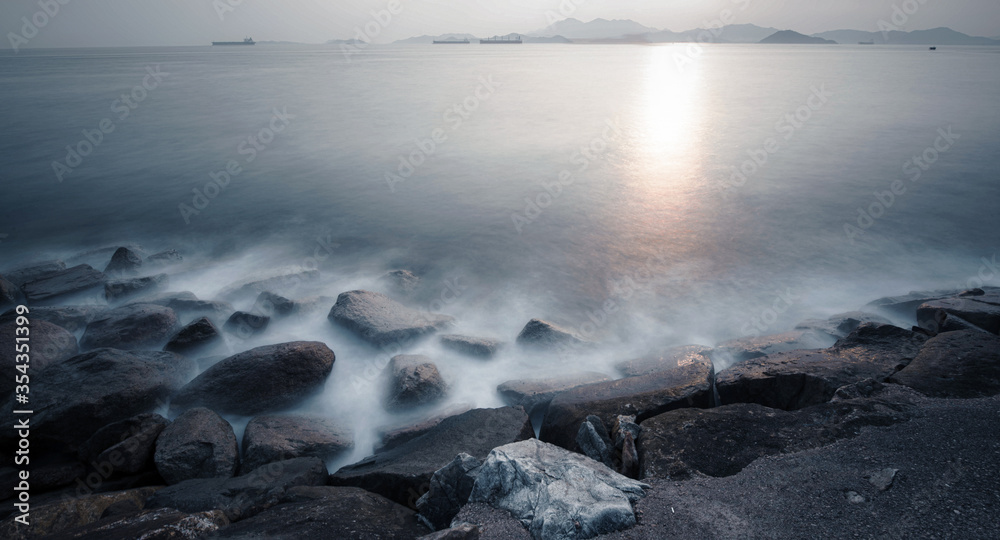 Obraz premium Misty morning on the sea