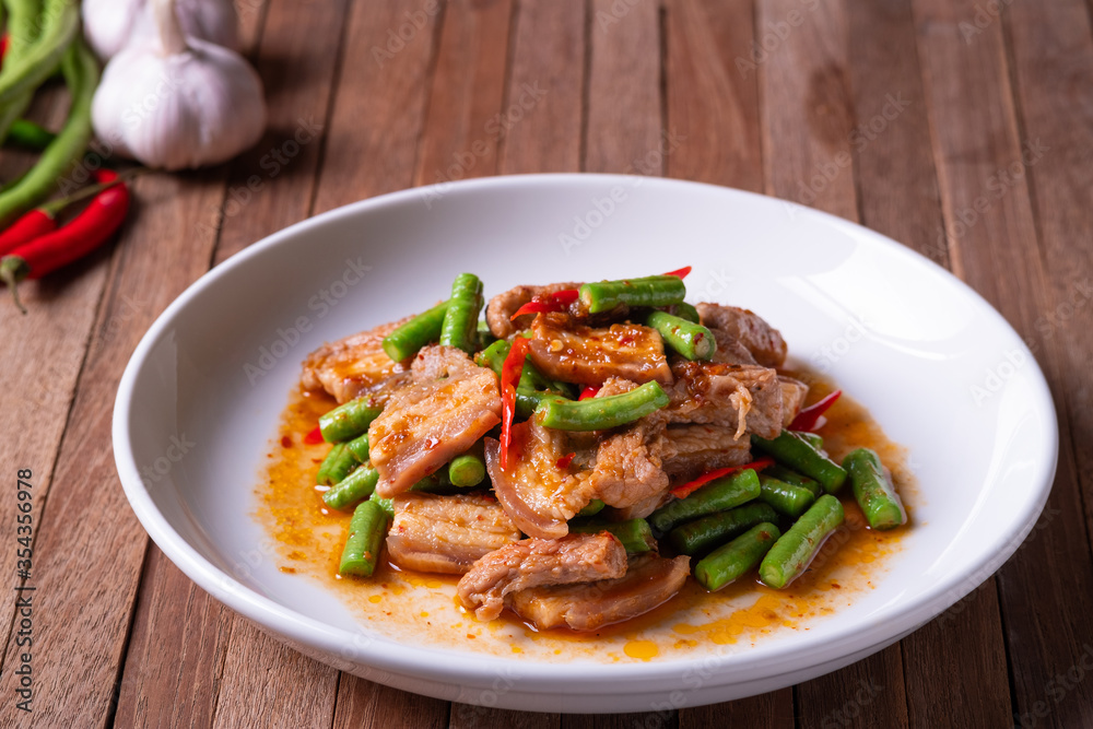 Fototapeta premium Stir fried pork belly and red curry paste with sting bean