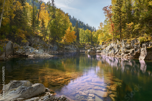 Kumir River flowing through the autumn Altai Mountains.