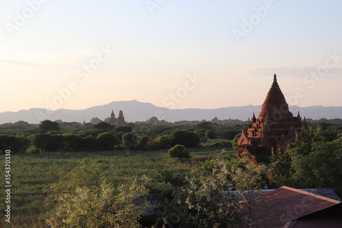 Temples dans la plaine de Bagan  Myanmar