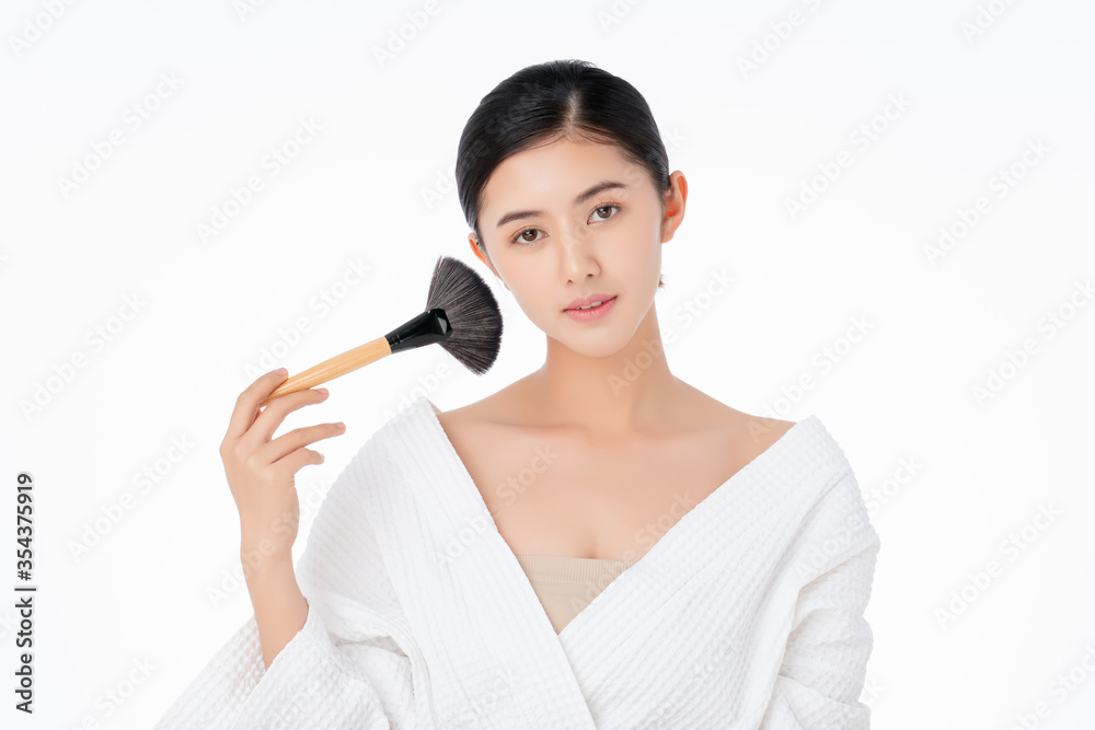Portrait of beautiful young asian girl beauty face skincare and health wellness concept.Asian woman clean fresh bare skin,Facial treatment,Perfect skin, Natural make up.Isolated on white background Portrait of beautiful young asian girl beauty face skincare and health wellness concept.Asian woman clean fresh bare skin,Facial treatment,Perfect skin, Natural make up.Isolated on white background