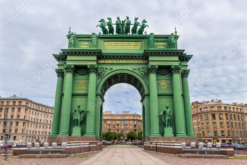 Photo triumphal arch in Saint Petersburg russia