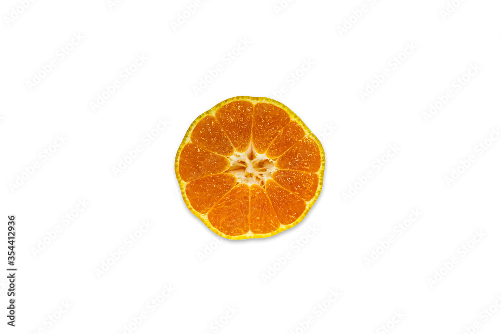 REBANADA DE MANDARINA DULCE EN FONDO BLANCO REBANADA DE MANDARINA DULCE EN FONDO BLANCO