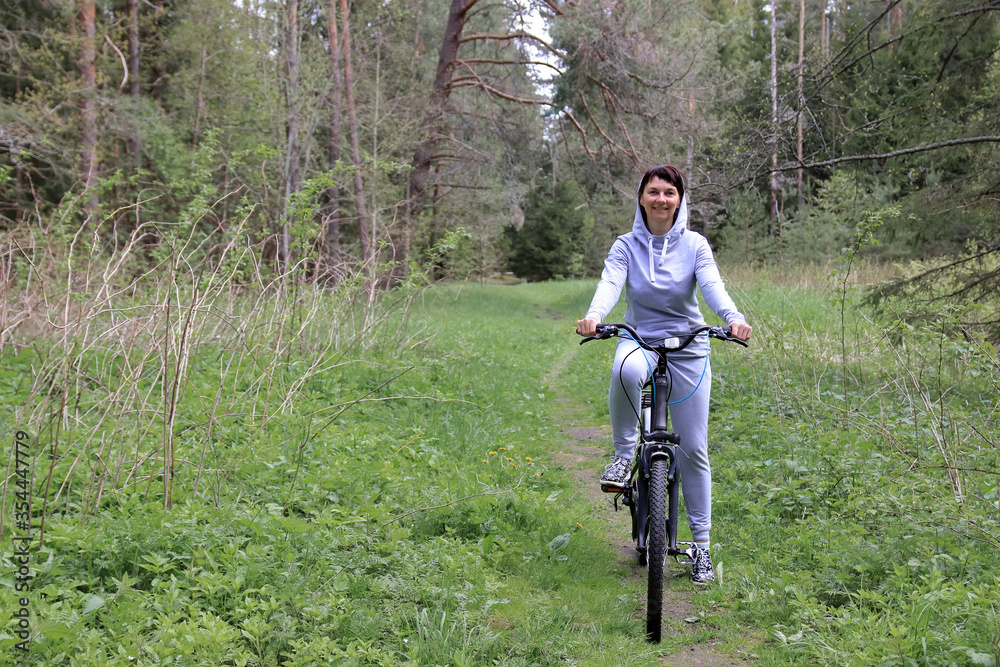 Naklejka premium sporty woman on a bicycle